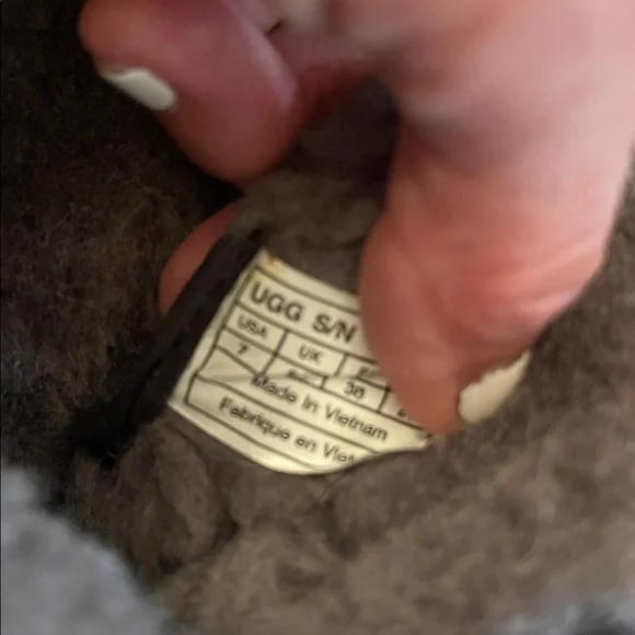 UGG Adirondack Charcoal Boots with Plush Fur Collar size 7 - Picture 10 of 10